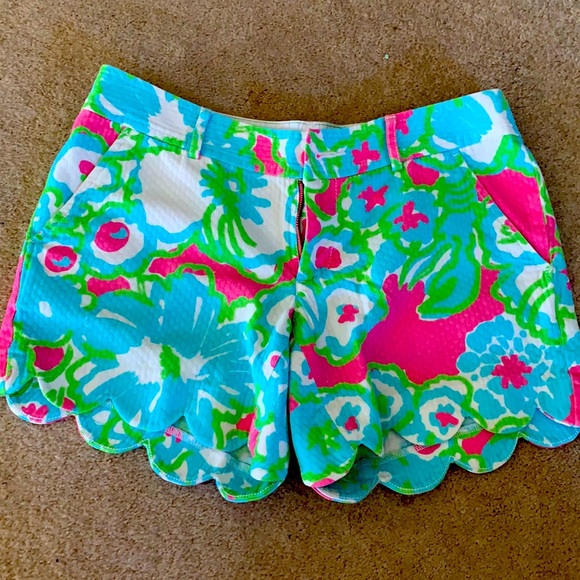 Lilly Pulitzer Scalloped Shorts - Picture 1 of 3